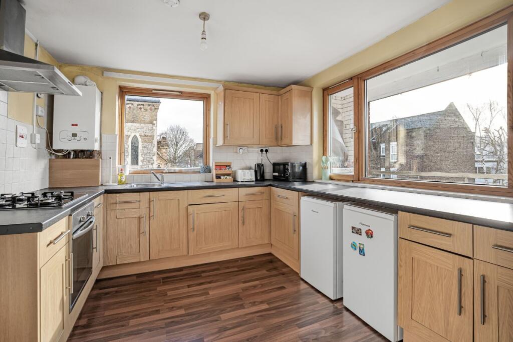3 bed 1st Floor Flat for rent in Islington. From London Move - London