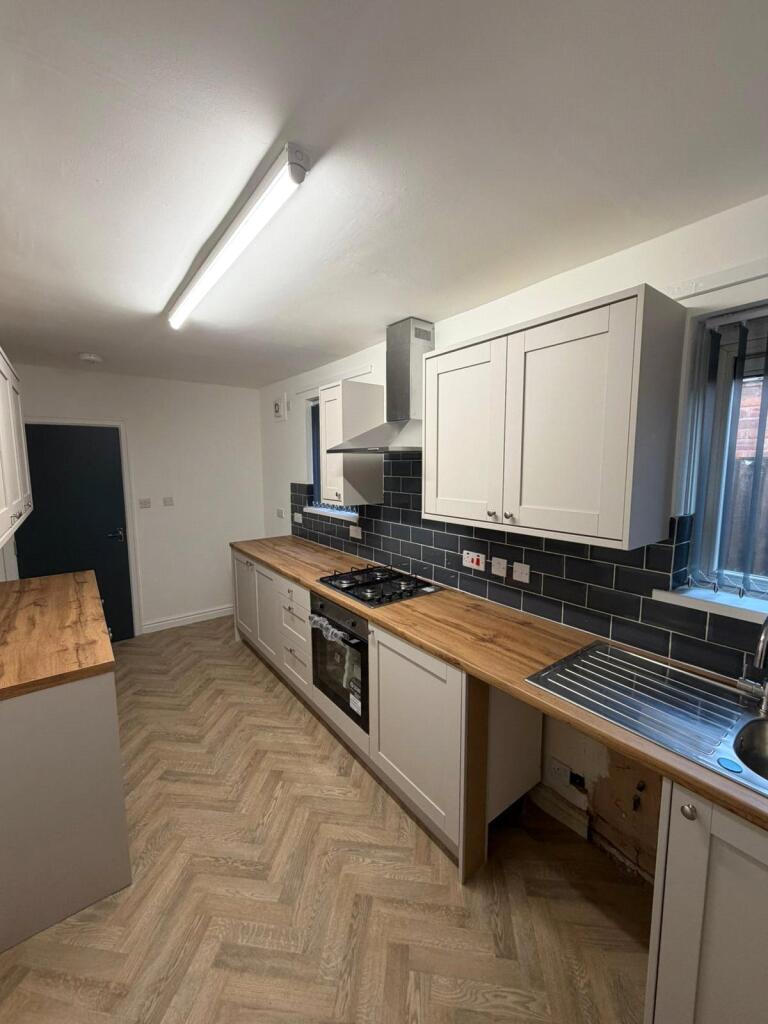 3 bed Mid Terraced House for rent in Darlaston. From Metropolitan Group - Birmingham