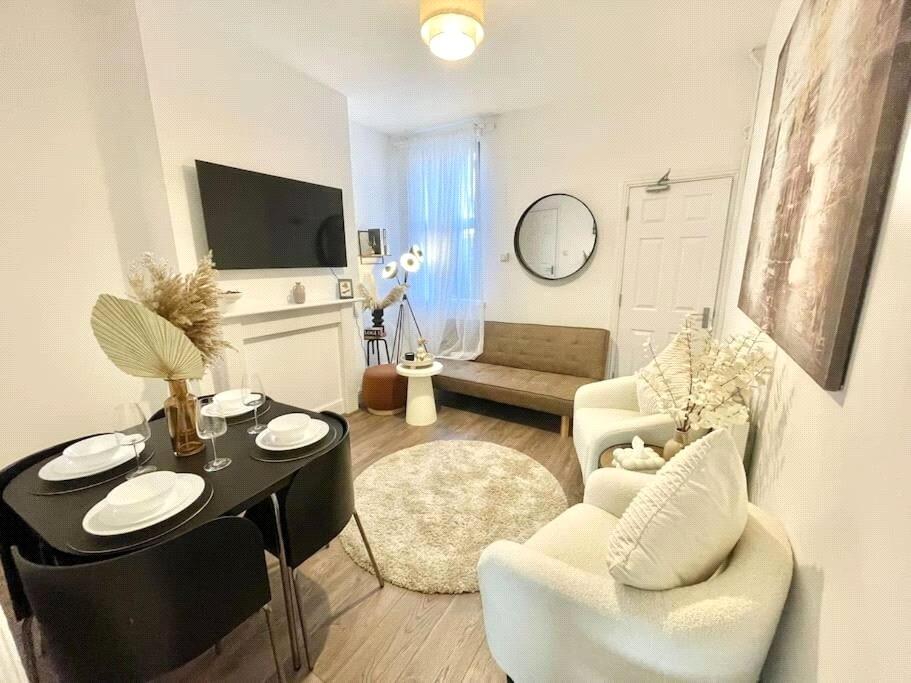 3 bed Mid Terraced House for rent in Birmingham. From Metropolitan Group - Birmingham