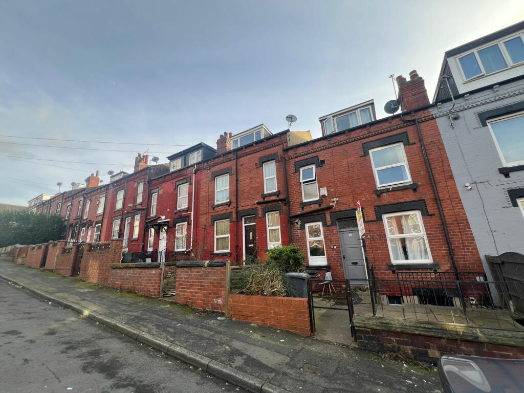 2 bed Mid Terraced House for rent in Leeds. From Moorland Property Services - Leeds