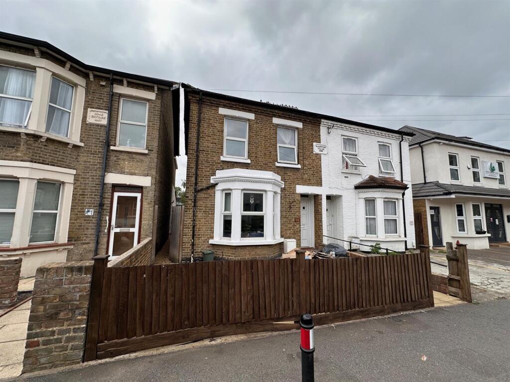 4 bed Semi Detached for rent in Uxbridge. From Evans & Company