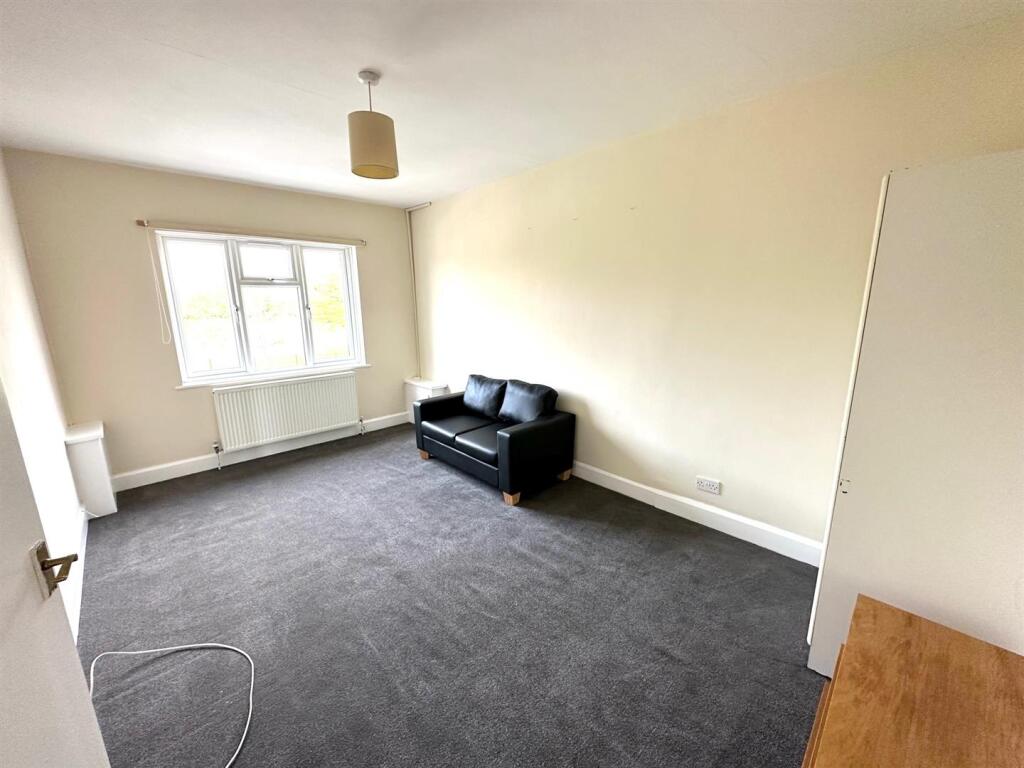 2 bed 1st Floor Flat for rent in Uxbridge. From Evans & Company