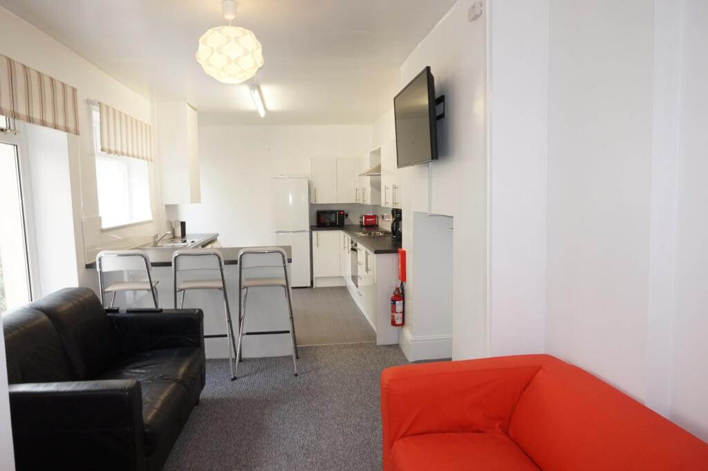 5 bed Mid Terraced House for rent in Plymouth. From A Home After Halls - Plymouth 5 bed Mid Terraced House for rent in Plymouth. From A Home After Halls - Plymouth