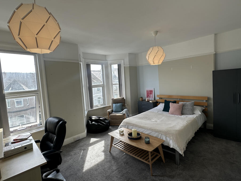 5 bed Mid Terraced House for rent in Plymouth. From A Home After Halls - Plymouth