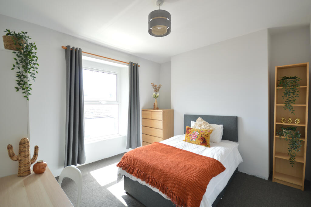 6 bed Mid Terraced House for rent in Plymouth. From A Home After Halls - Plymouth