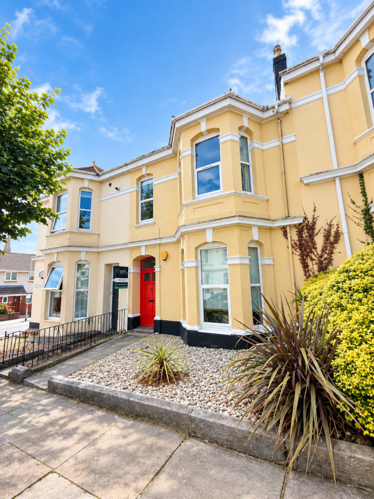 6 bed Mid Terraced House for rent in Plymouth. From A Home After Halls - Plymouth