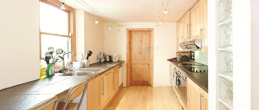 7 bed Detached for rent in Plymouth. From A Home After Halls - Plymouth