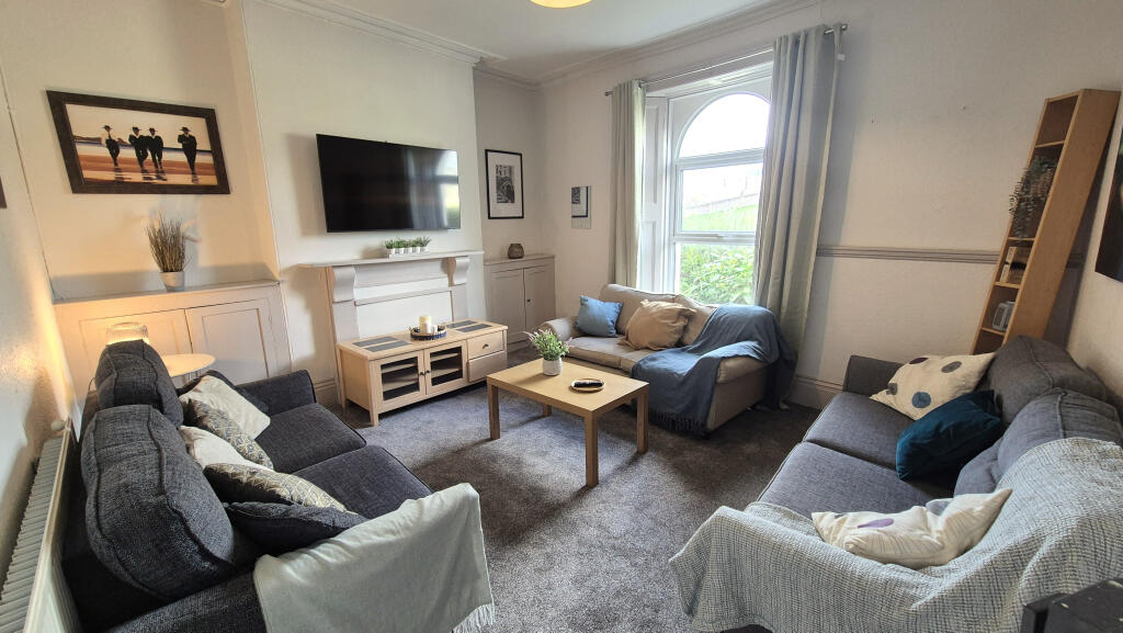 6 bed Mid Terraced House for rent in Plymouth. From A Home After Halls - Plymouth