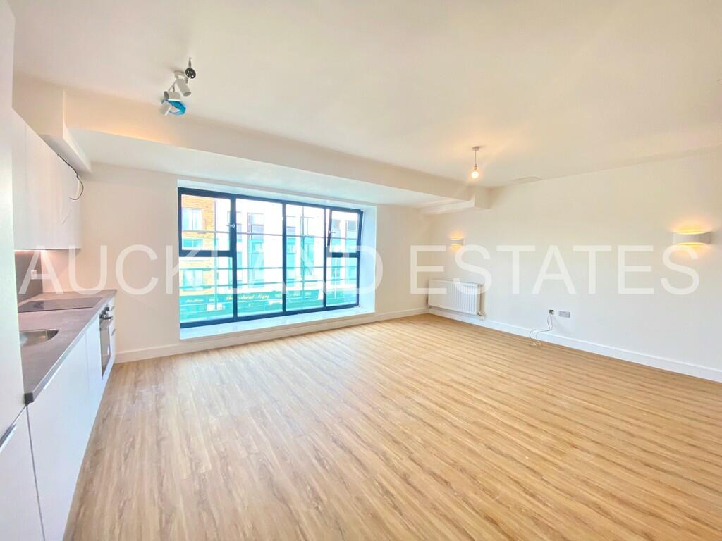 2 bed 1st Floor Flat for rent in Potters Bar. From Auckland Estates Limited - Potters Bar