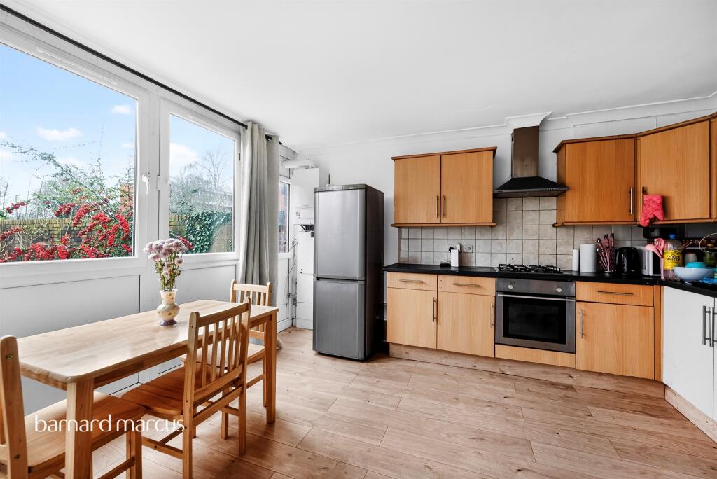 4 bed 1st Floor Flat for rent in Putney. From Barnard Marcus Lettings - Putney Lettings