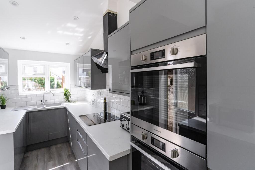 5 bed Mid Terraced House for rent in Portsmouth. From Belvoir - Southsea