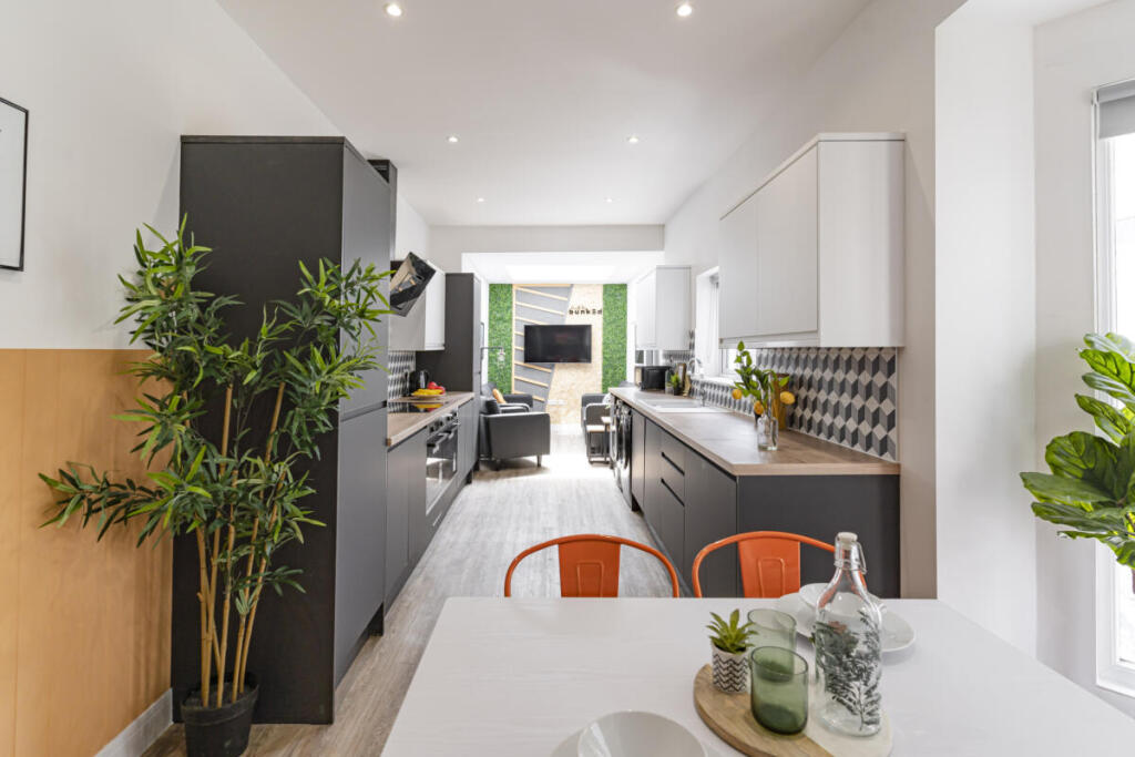 7 bed Mid Terraced House for rent in Portsmouth. From Belvoir - Southsea 7 bed Mid Terraced House for rent in Portsmouth. From Belvoir - Southsea