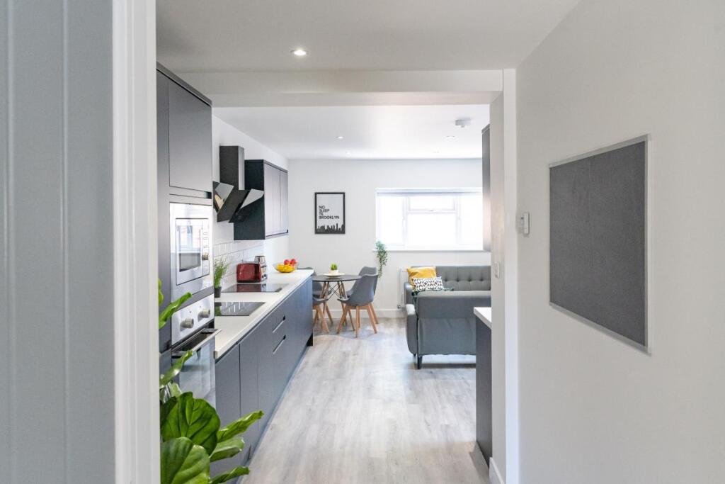 7 bed Mid Terraced House for rent in Portsmouth. From Belvoir - Southsea