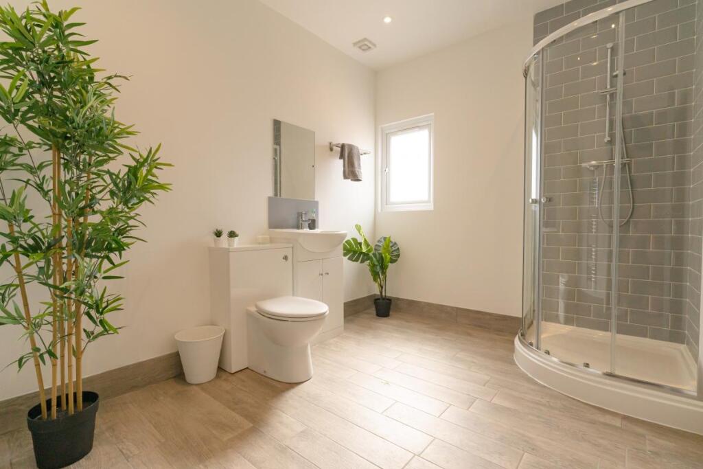 8 bed Mid Terraced House for rent in Portsmouth. From Belvoir - Southsea 8 bed Mid Terraced House for rent in Portsmouth. From Belvoir - Southsea