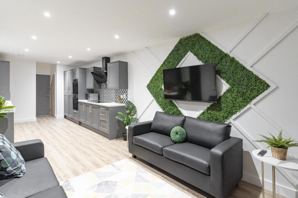 7 bed Mid Terraced House for rent in Portsmouth. From Belvoir - Southsea