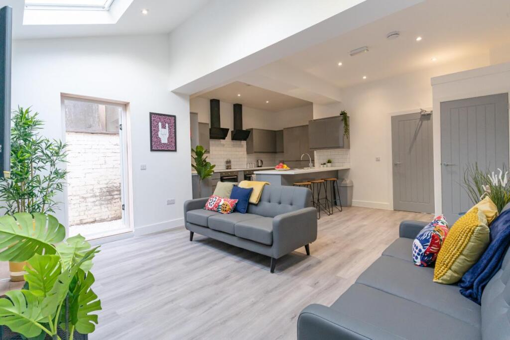 8 bed Mid Terraced House for rent in Portsmouth. From Belvoir - Southsea
