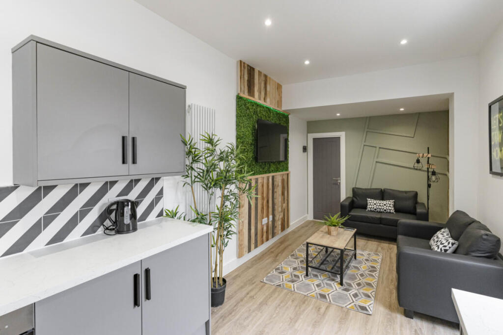 6 bed Mid Terraced House for rent in Portsmouth. From Belvoir - Southsea 6 bed Mid Terraced House for rent in Portsmouth. From Belvoir - Southsea