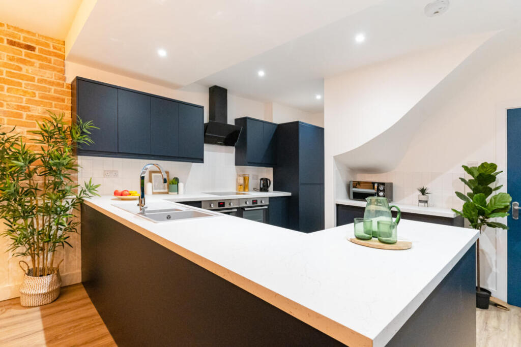 6 bed Mid Terraced House for rent in Portsmouth. From Belvoir - Southsea