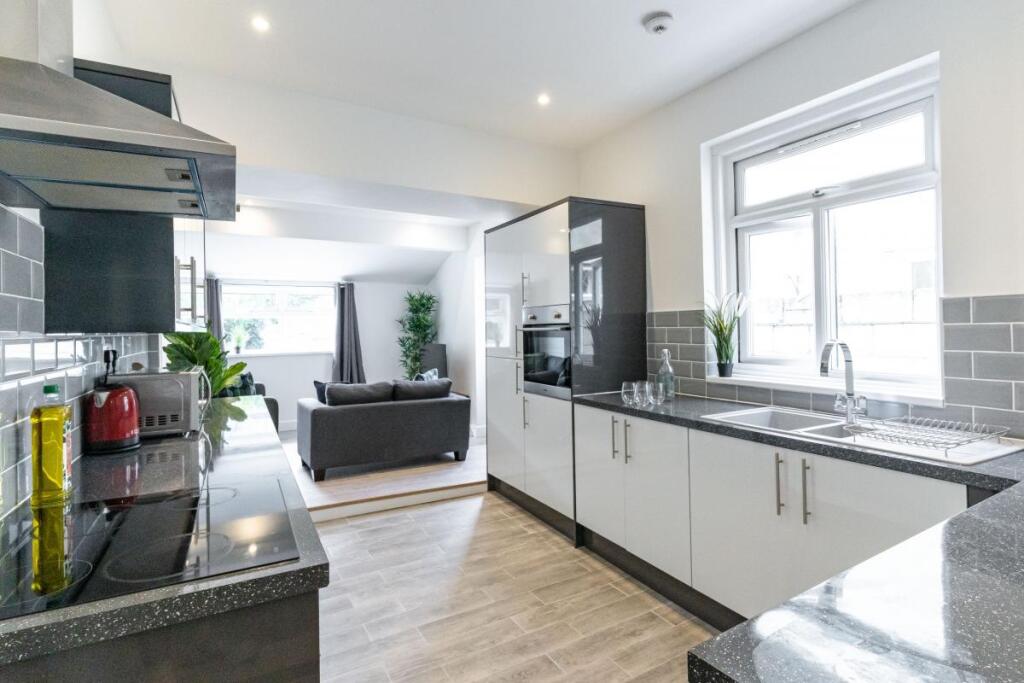 5 bed Mid Terraced House for rent in Portsmouth. From Belvoir - Southsea