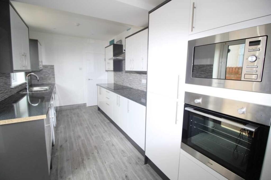 6 bed Mid Terraced House for rent in Portsmouth. From Belvoir - Southsea