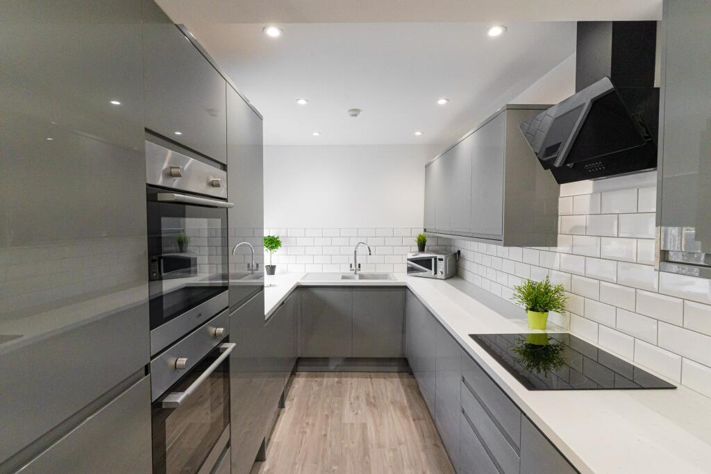 6 bed Mid Terraced House for rent in Portsmouth. From Belvoir - Southsea