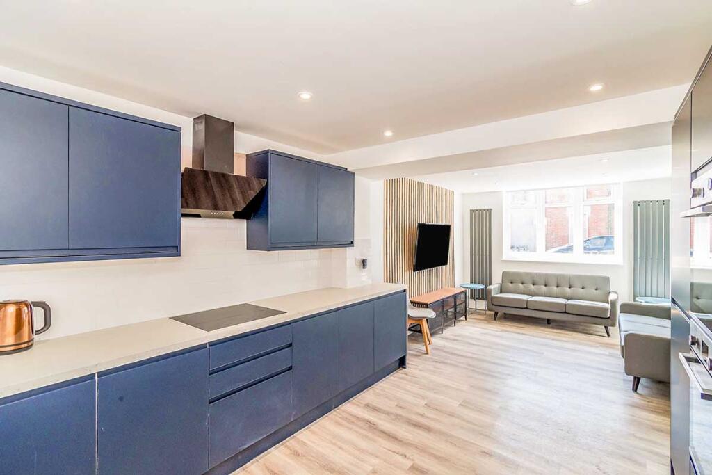 7 bed Mid Terraced House for rent in Portsmouth. From Belvoir - Southsea