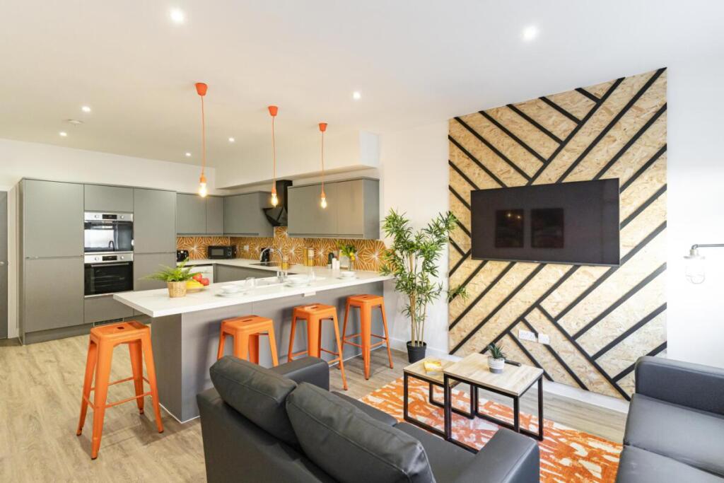 6 bed Mid Terraced House for rent in Portsmouth. From Belvoir - Southsea