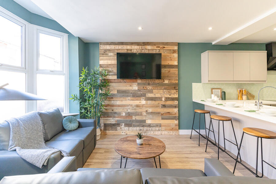 6 bed Mid Terraced House for rent in Portsmouth. From Belvoir - Southsea