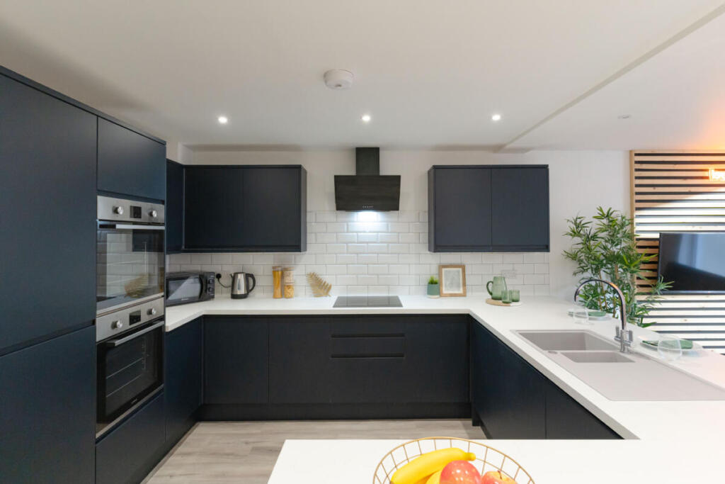 6 bed Mid Terraced House for rent in Portsmouth. From Belvoir - Southsea