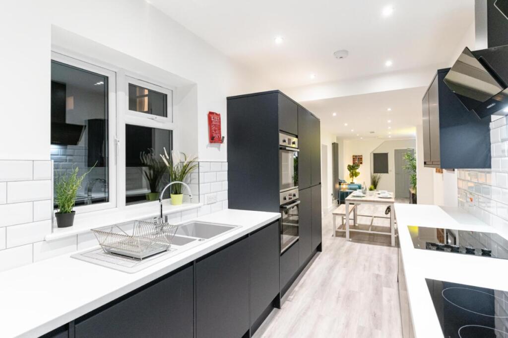 7 bed Mid Terraced House for rent in Portsmouth. From Belvoir - Southsea