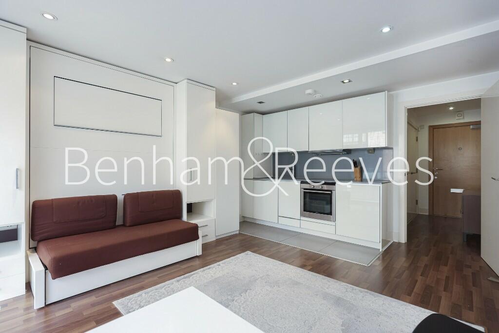 4 bed Studio for rent in London. From Benham & Reeves Lettings - Canary Wharf 4 bed Studio for rent in London. From Benham & Reeves Lettings - Canary Wharf