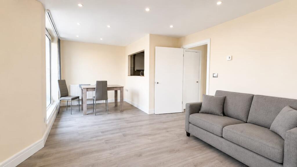 3 bed Apartment for rent in London. From Benham & Reeves Lettings - Canary Wharf