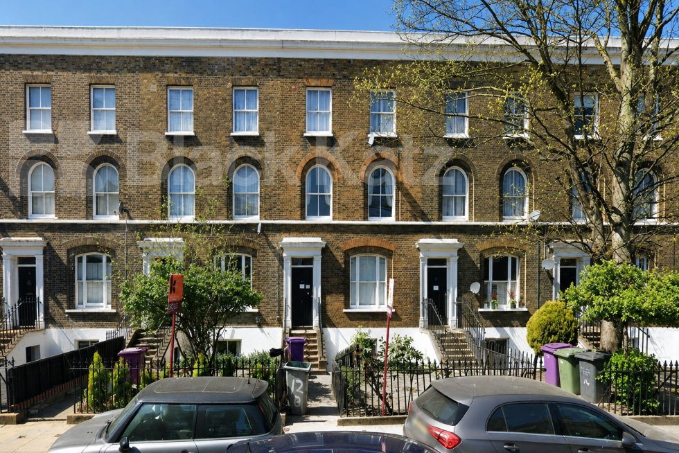 3 bed 1st Floor Flat for rent in Bow. From Black Katz - Islington