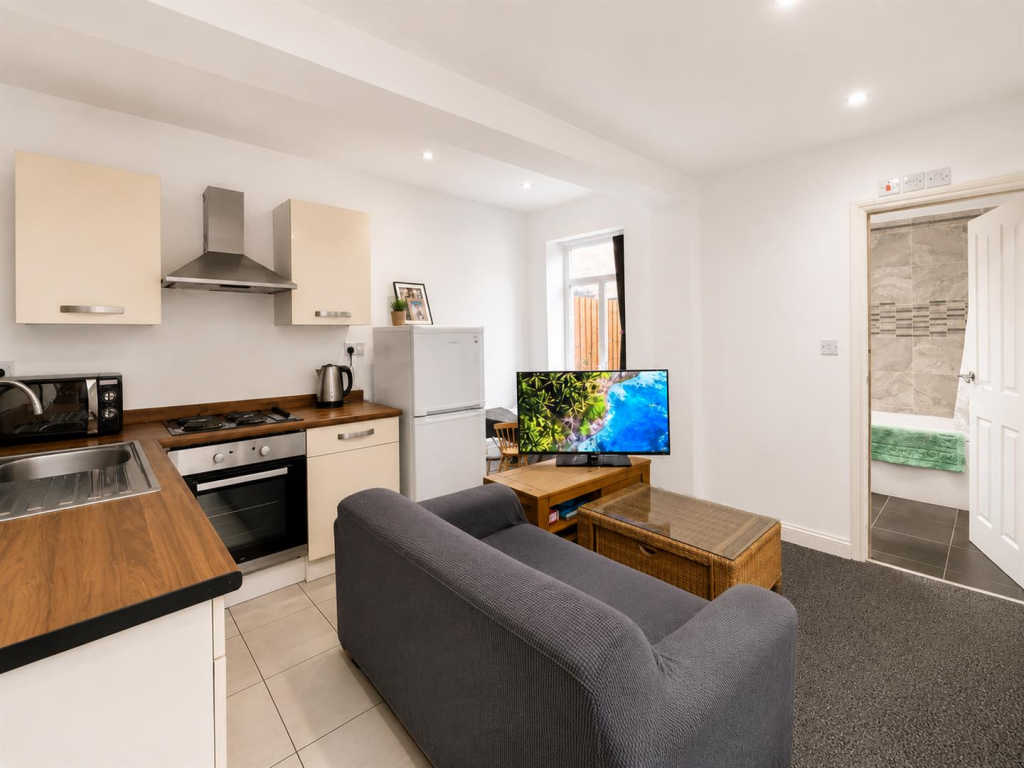 1 bed 1st Floor Flat for rent in Stoughton. From Arch Living LTD - Leicester