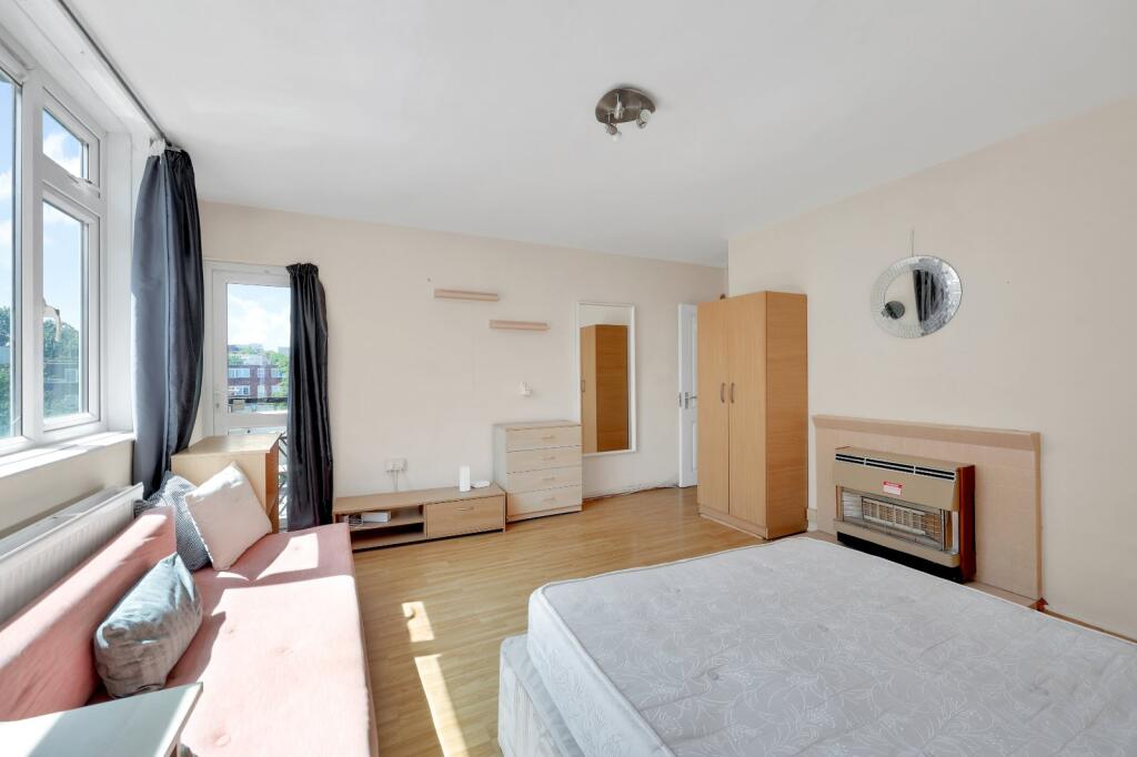 4 bed 1st Floor Flat for rent in Camden Town. From Chestertons Estate Agents , Camden & Primrose Hill Lettings