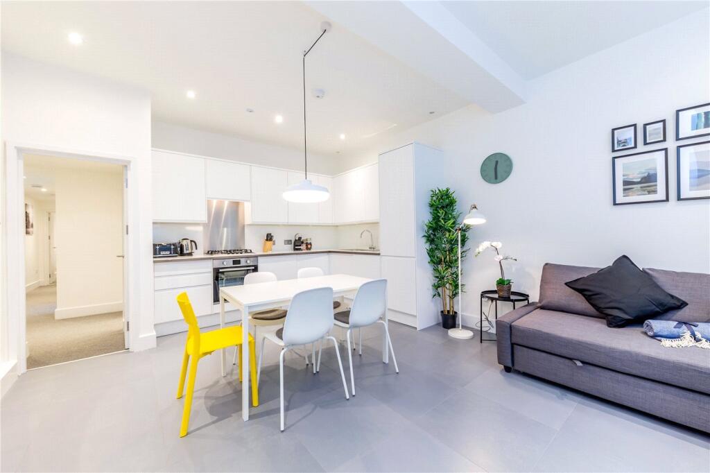 3 bed Mews for rent in Camden Town. From Chestertons Estate Agents , Camden & Primrose Hill Lettings