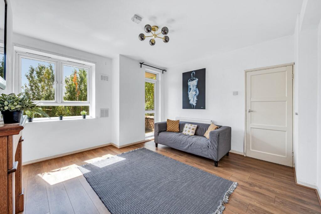 3 bed 1st Floor Flat for rent in Acton. From Chestertons Estate Agents - Chiswick Lettings