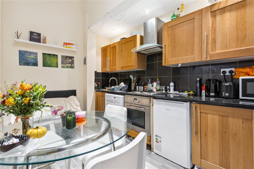 3 bed 1st Floor Flat for rent in Hornsey. From Chestertons Estate Agents - Kentish Town Lettings 3 bed 1st Floor Flat for rent in Hornsey. From Chestertons Estate Agents - Kentish Town Lettings