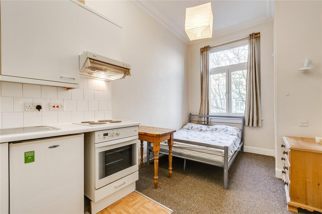 4 bed 1st Floor Flat for rent in Kensington. From Chestertons Estate Agents - South Kensington Lettings