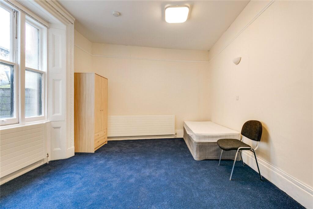 4 bed 1st Floor Flat for rent in Chelsea. From Chestertons Estate Agents - South Kensington Lettings 4 bed 1st Floor Flat for rent in Chelsea. From Chestertons Estate Agents - South Kensington Lettings
