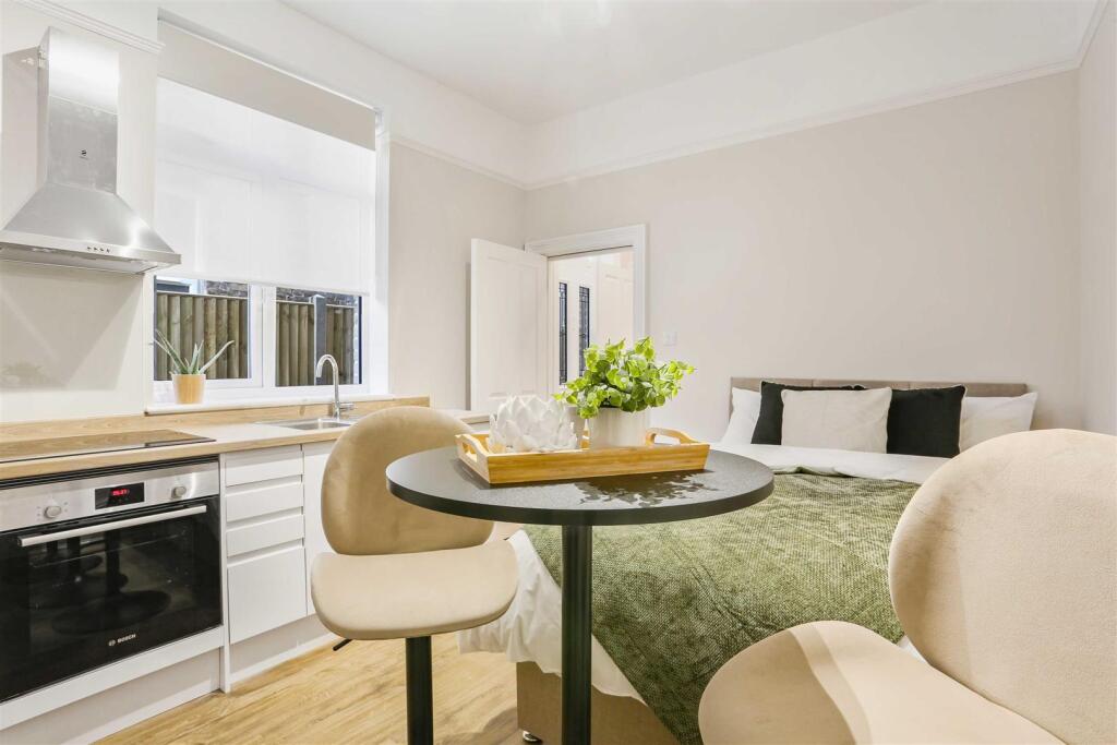 4 bed Studio for rent in Wallington. From Christies - Cheam Sales