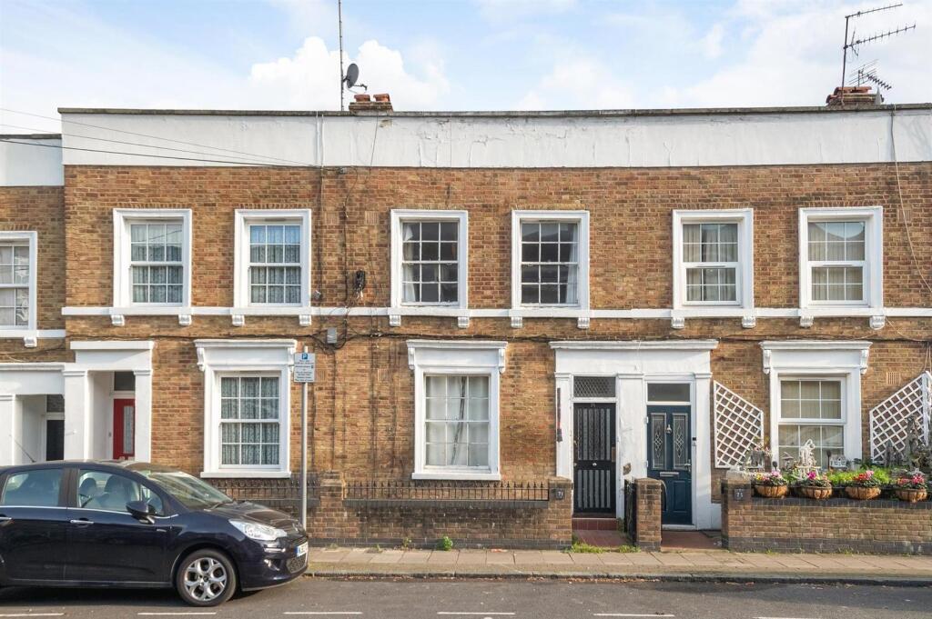 4 bed Mid Terraced House for rent in Camberwell. From Gareth James Property - South East London