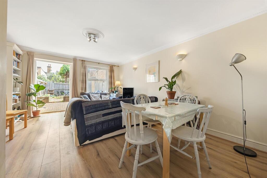 4 bed Mid Terraced House for rent in Camberwell. From Gareth James Property - South East London