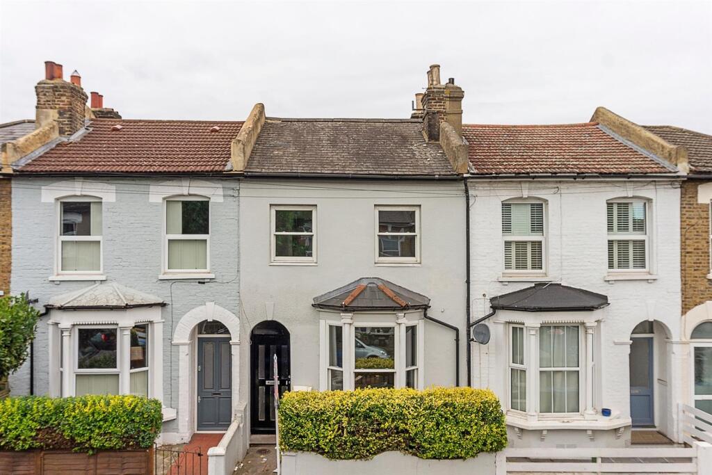 5 bed Mid Terraced House for rent in Deptford. From Gareth James Property - South East London
