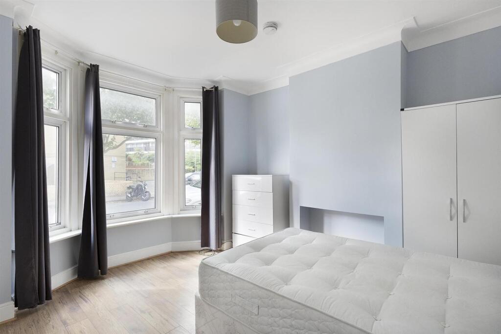 5 bed Mid Terraced House for rent in Camberwell. From Gareth James Property - South East London