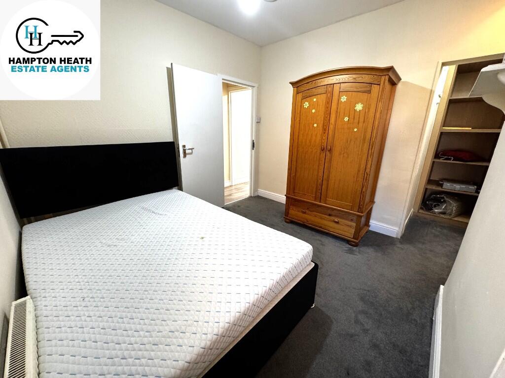 1 bed Mid Terraced House for rent in Woodley. From Hampton-Heath - Staines-upon-Thames