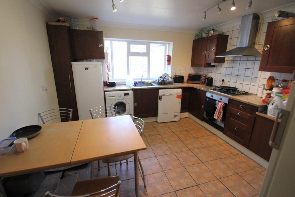 1 bed House Share for rent in Bishopsgate. From Hampton-Heath - Staines-upon-Thames