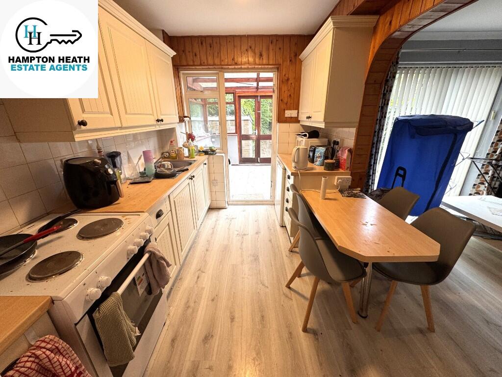 4 bed End of Terrace for rent in Bishopsgate. From Hampton-Heath - Staines-upon-Thames