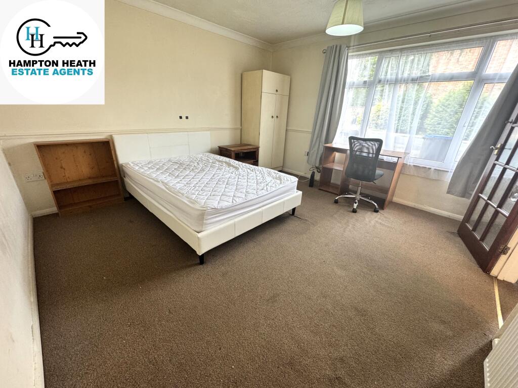 4 bed End of Terrace for rent in Bishopsgate. From Hampton-Heath - Staines-upon-Thames