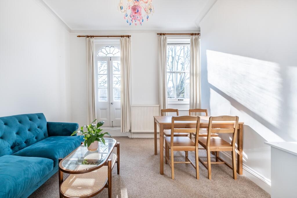 2 bed 1st Floor Flat for rent in Kensington. From Hamptons - Chelsea